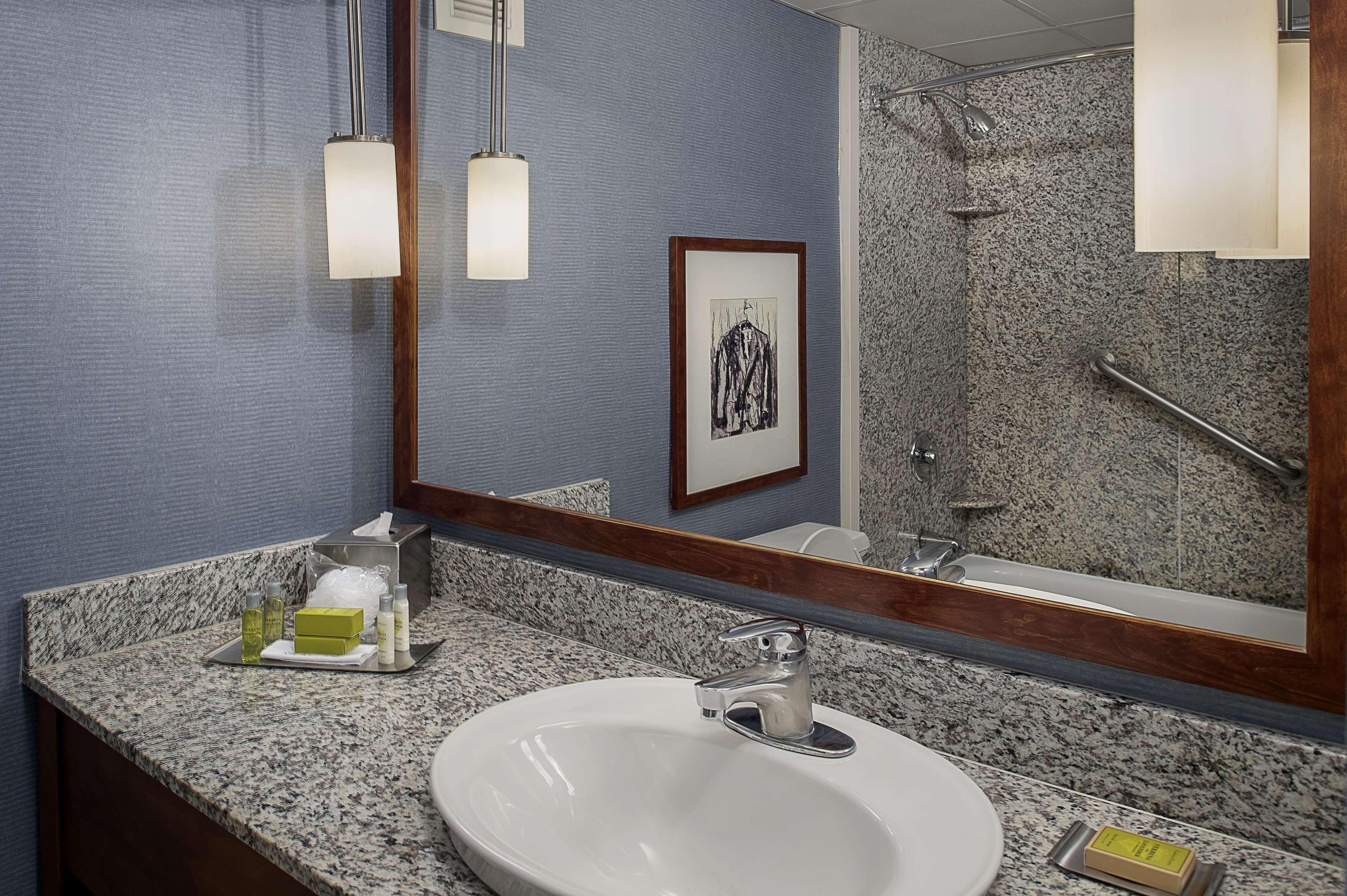 Doubletree By Hilton St. Louis At Westport Hotel Maryland Heights Exterior photo