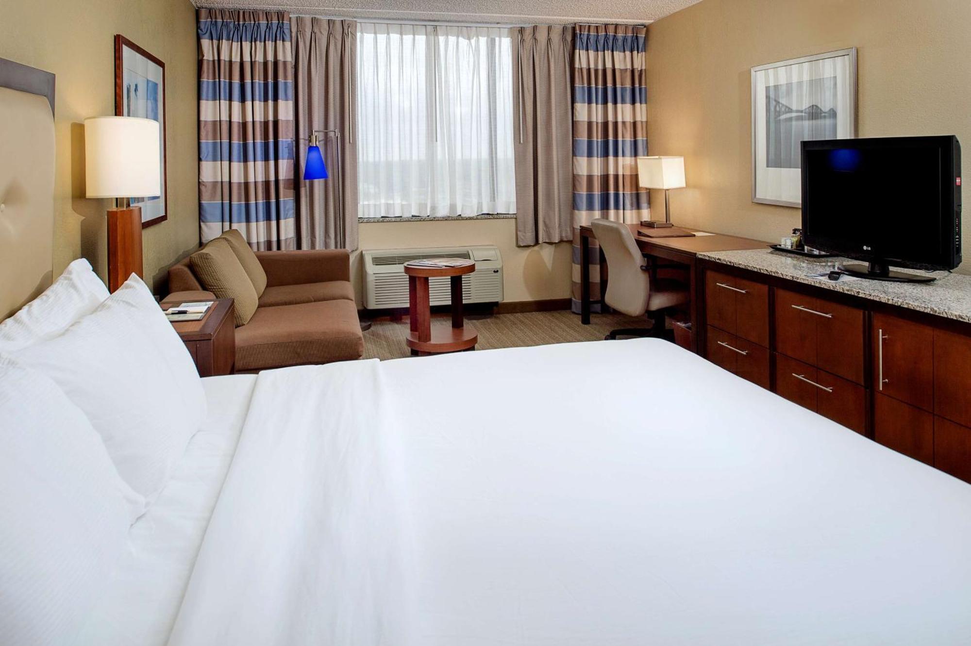 Doubletree By Hilton St. Louis At Westport Hotel Maryland Heights Exterior photo