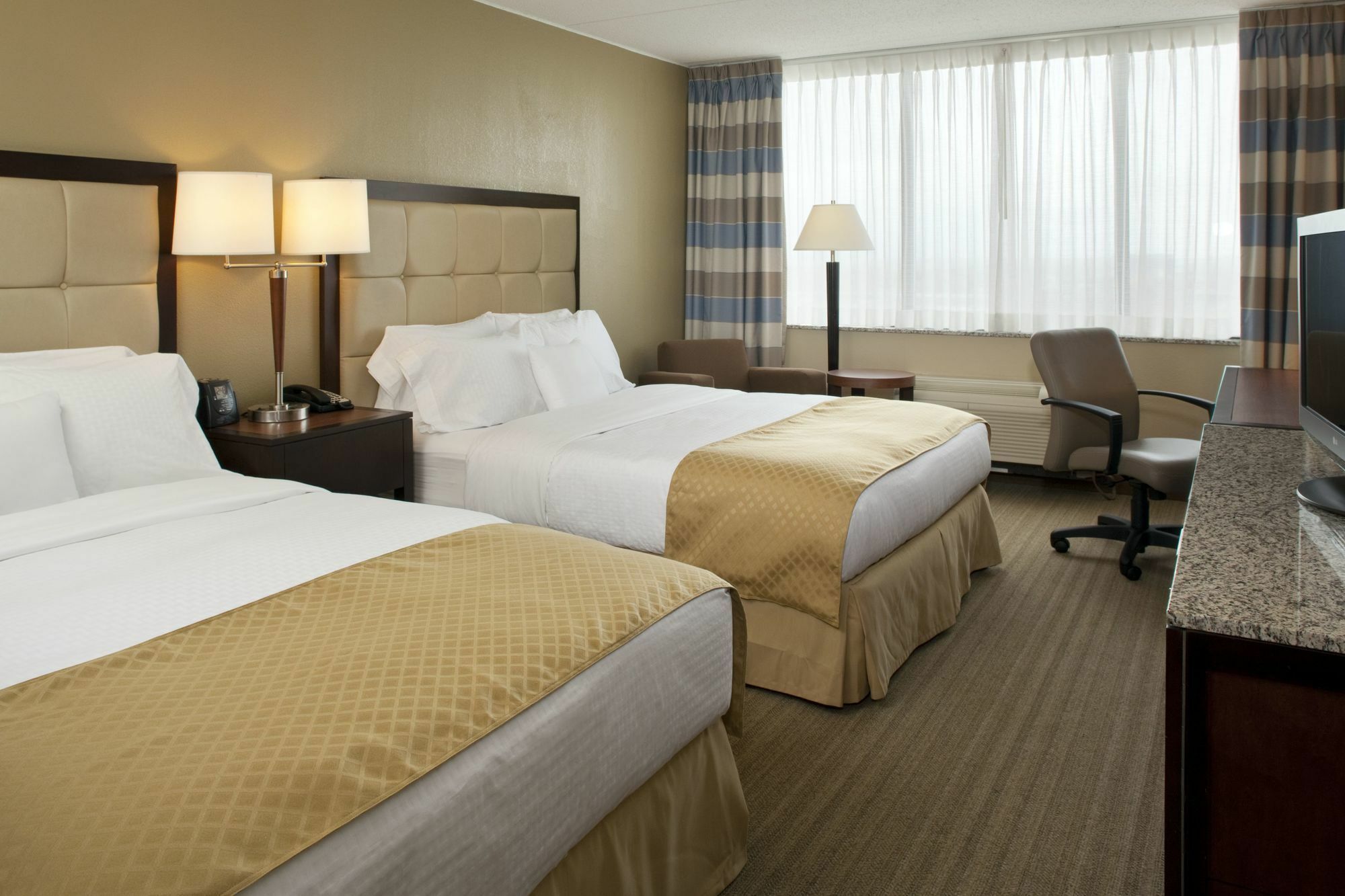 Doubletree By Hilton St. Louis At Westport Hotel Maryland Heights Exterior photo